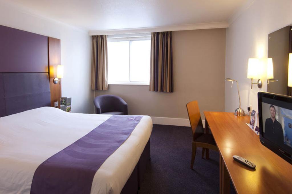 Premier Inn Watford - Croxley Green Room photo